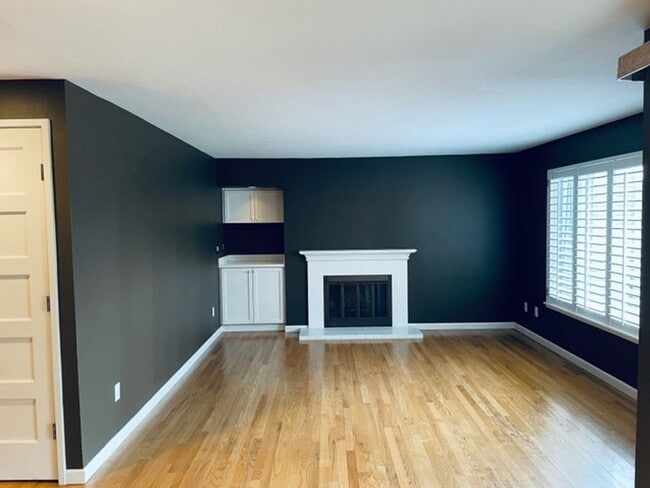 Building Photo - Great Location 2 Bedroom Condo!