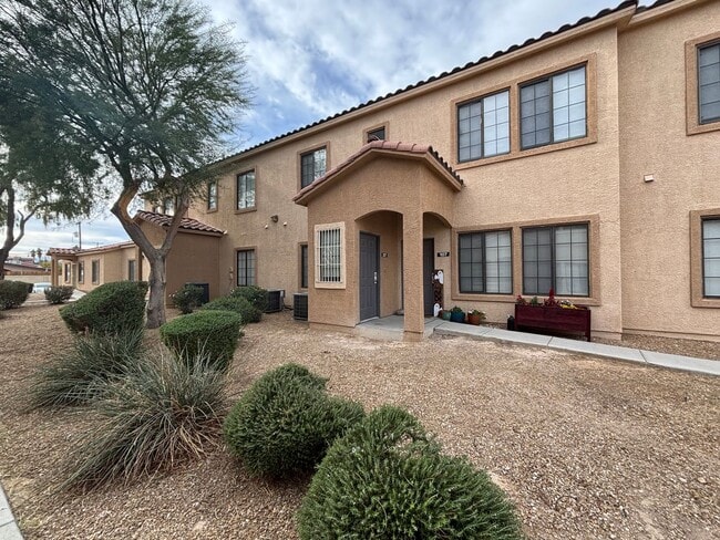 Building Photo - Beautifully Updated 2nd Floor-Condo 2BED/2... Unit 207