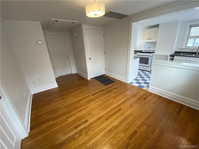 Photo - 95 NY-59 Unit 2