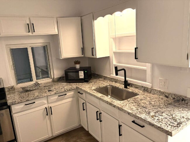 Photo - MOVE-IN READY 3 BED / 2 BATH – UPDATED, SPACIOUS & GREAT PHOENIX LOCATION! Unit ADU