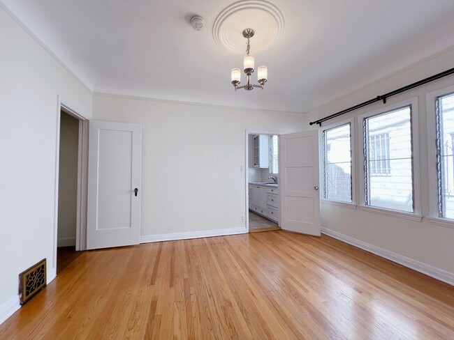 Photo - Curson Ave Apartments By The Grove Unidad 447