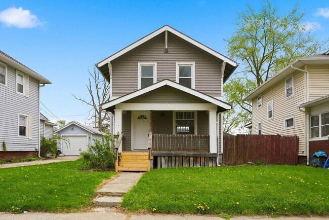 Building Photo - Updated 3BR with Fresh Finishes