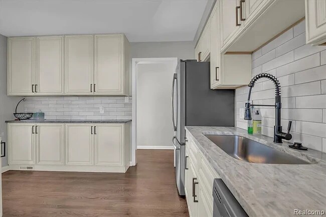 Photo - 266 Massoit St