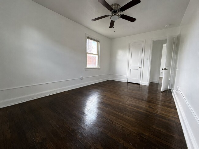 Photo - 2425 E St NE Unit 3