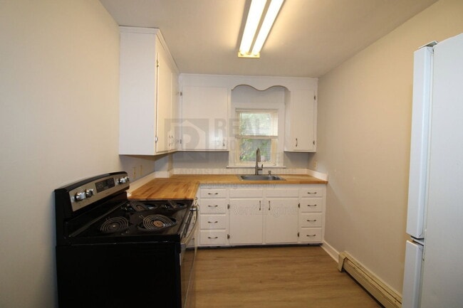 11 Maple St