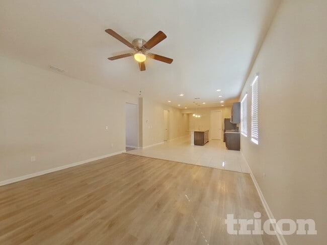 Photo - 371 Buchannan Dr