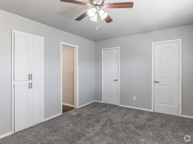 1BD, 1BA - 630SF - Townhouse - Bedroom