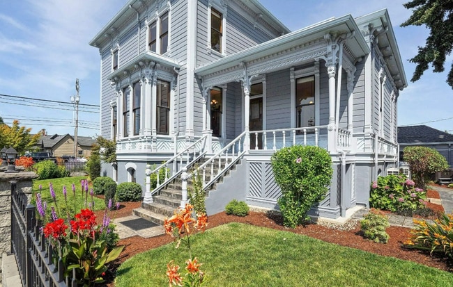 Photo - 331 SE Montgomery St