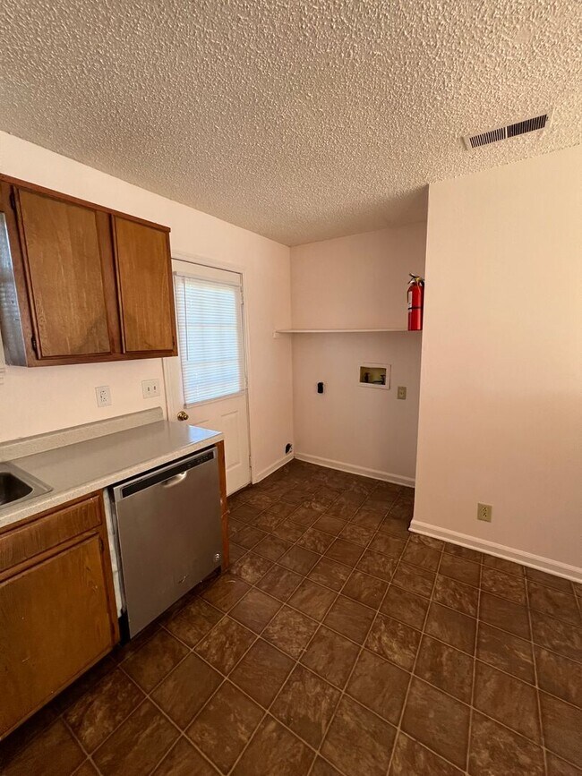 2 Bedroom Duplex in Sumner County! (Left S... House House Rental in