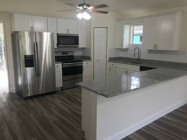 Building Photo - 1340 18th Ave SW