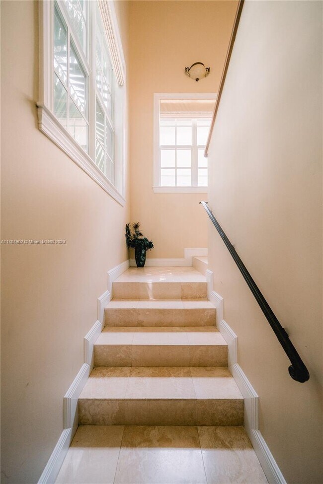 Photo - 483 Menendez Ave