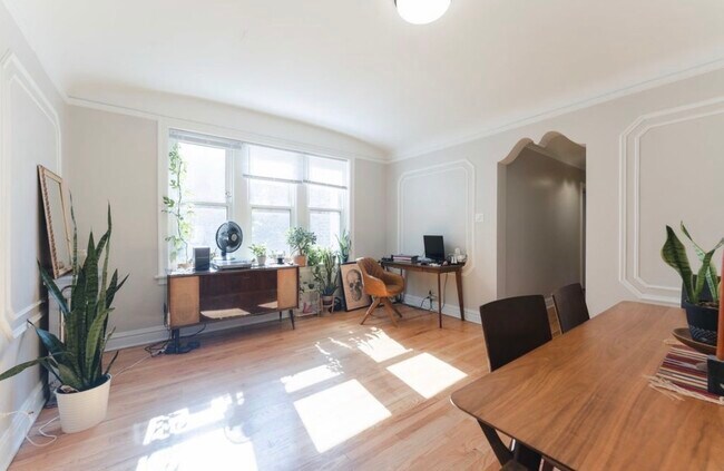 Photo - 2253 N Spaulding Ave