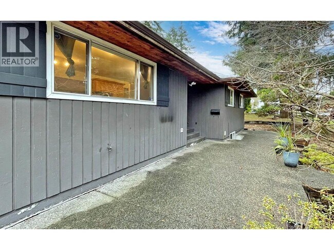 Photo - Upper floor-768 COMO LAKE AVENUE