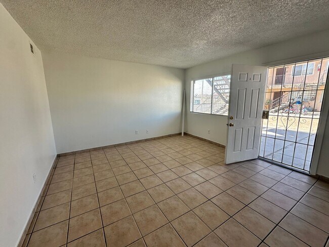 Photo - 5666 E Lake Mead Blvd Unidad A