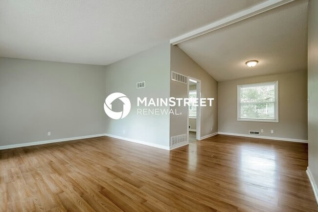Photo - 4 Bedroom Pet-Friendly Home in OVERLAND PARK, KS with Main Street Renewal