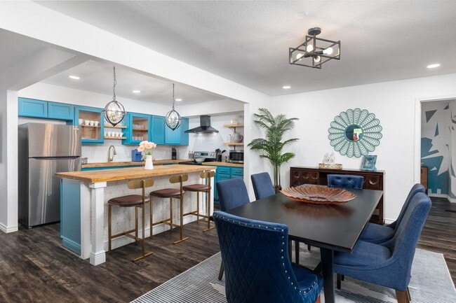 Photo - 142 Lake Valley St