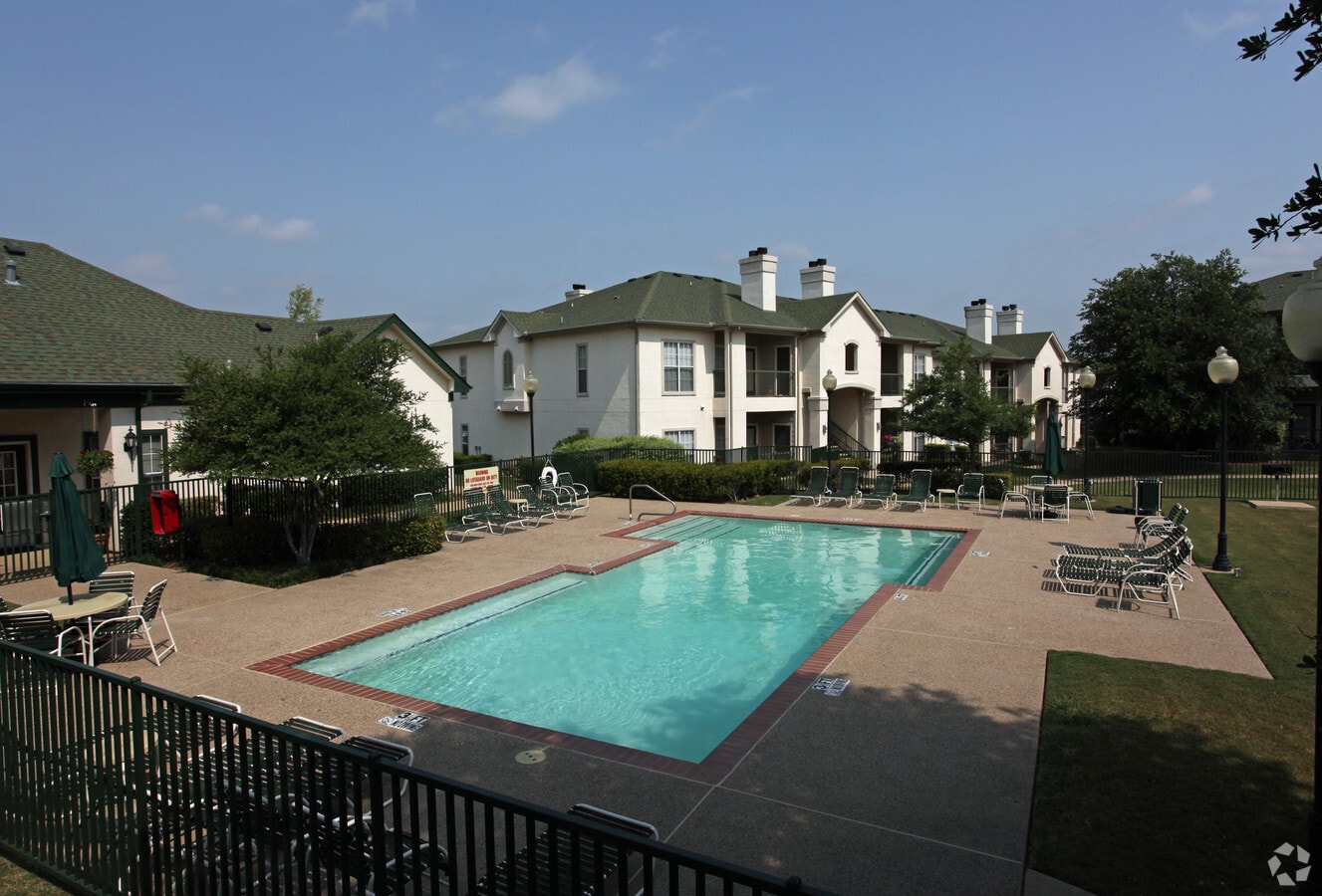 Pool - 9th St Apartments