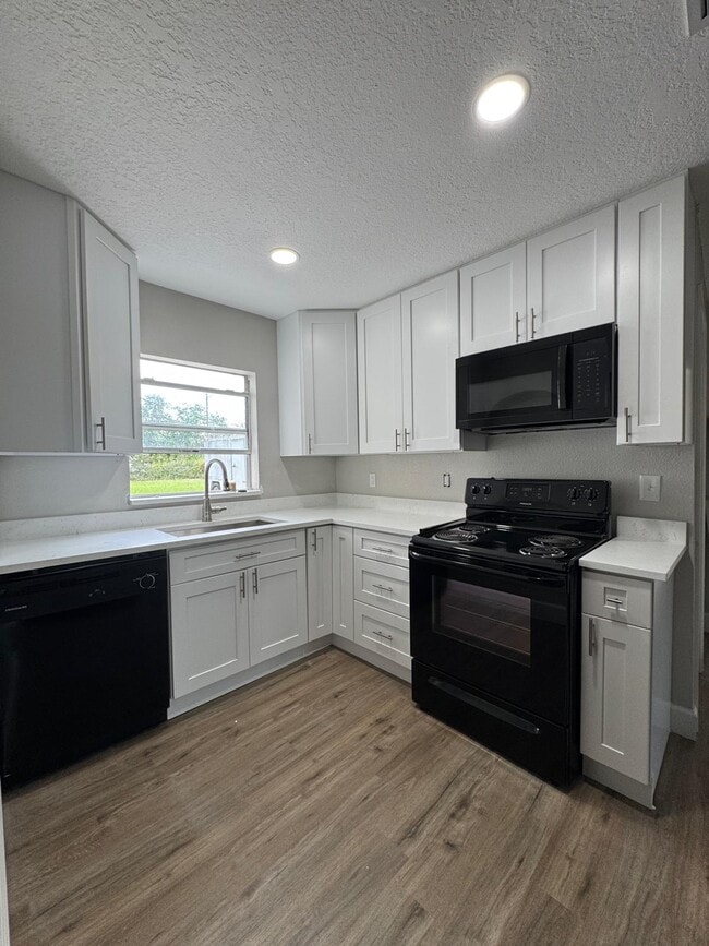 Photo - 2420 Edwin St NE