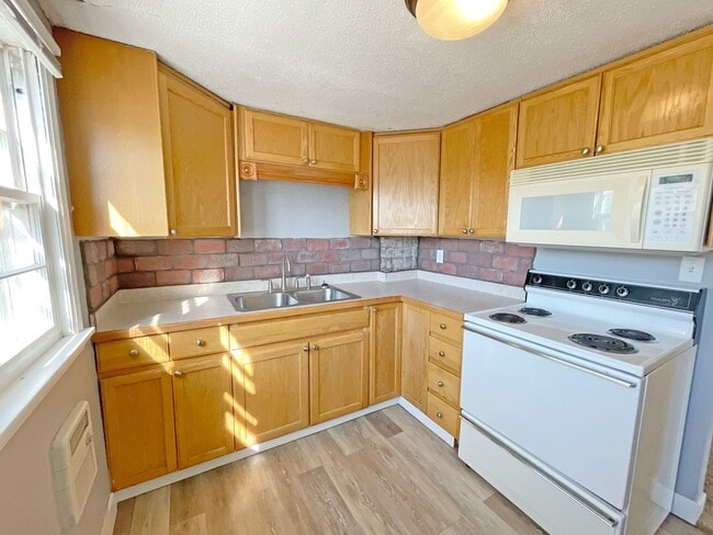 Photo - Three Plex Across from MSU Unit U