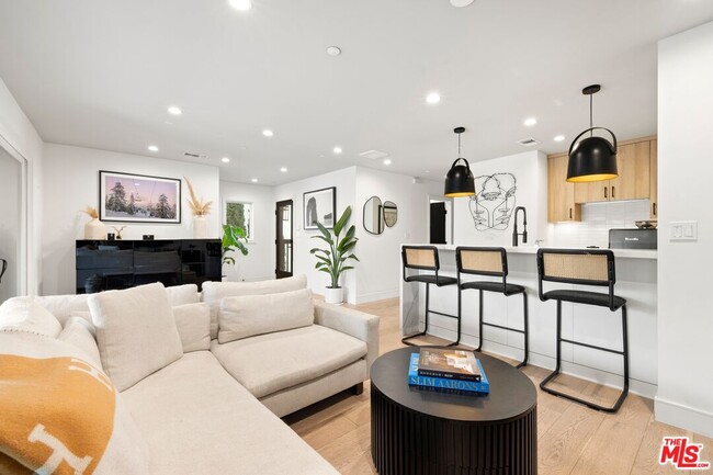 Photo - 637 Santa Clara Ave