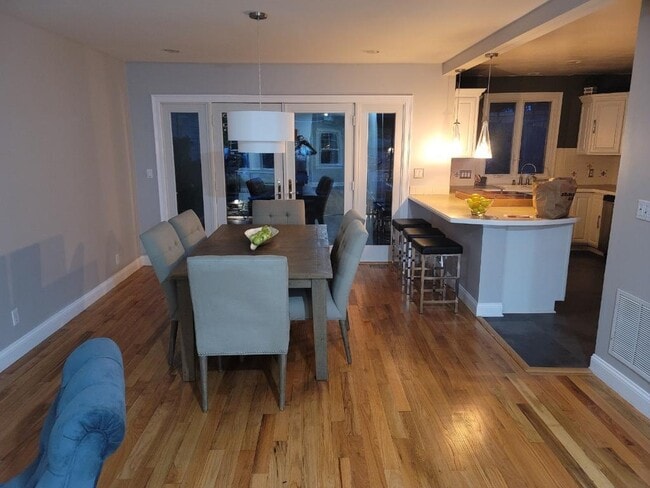 Photo - Spacious 5 Bed 2 Full Bath