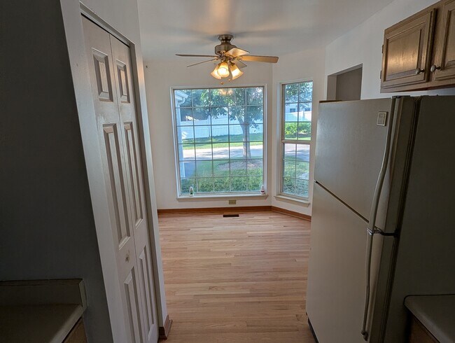 Photo - 843 E Princeton Cir