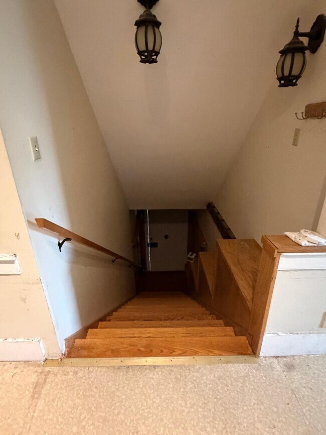 79 Lower Creek Rd Unit upstairs