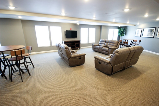 Photo - Riverside Villa Apartments