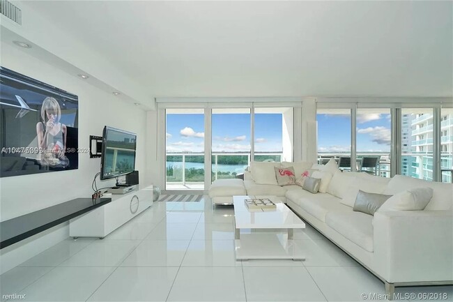 Building Photo - 100 Bayview Dr Rental