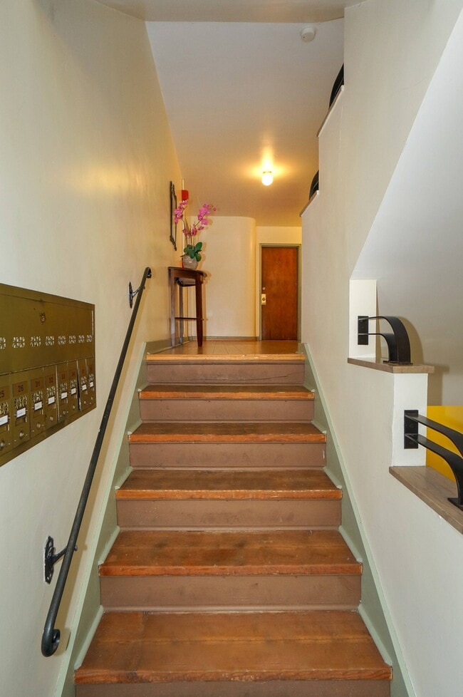 Kingsford Lobby Area
