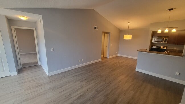 Photo - 5140 Conroy Rd Unidad 831