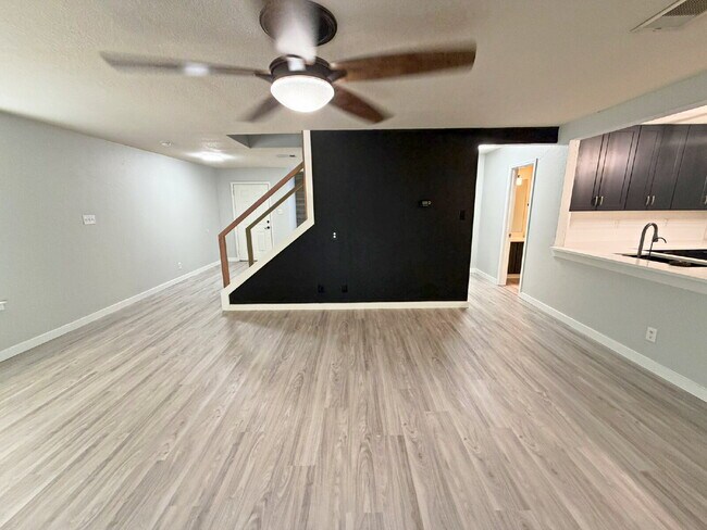 Photo - 6410 Mineral Bay