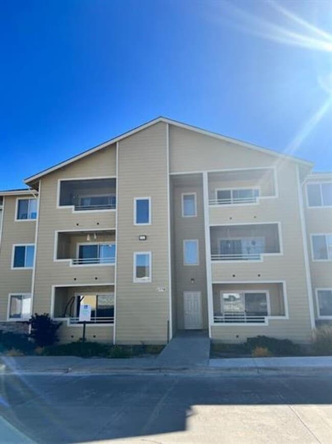 Building Photo - Carefree living! Unit 206