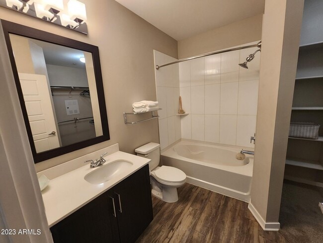 Photo - 200 E Thomas Rd Unit A1