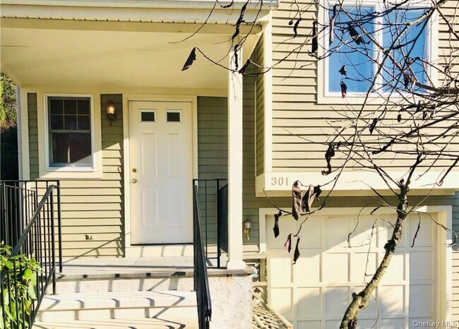 Photo - 301 Kensington Way