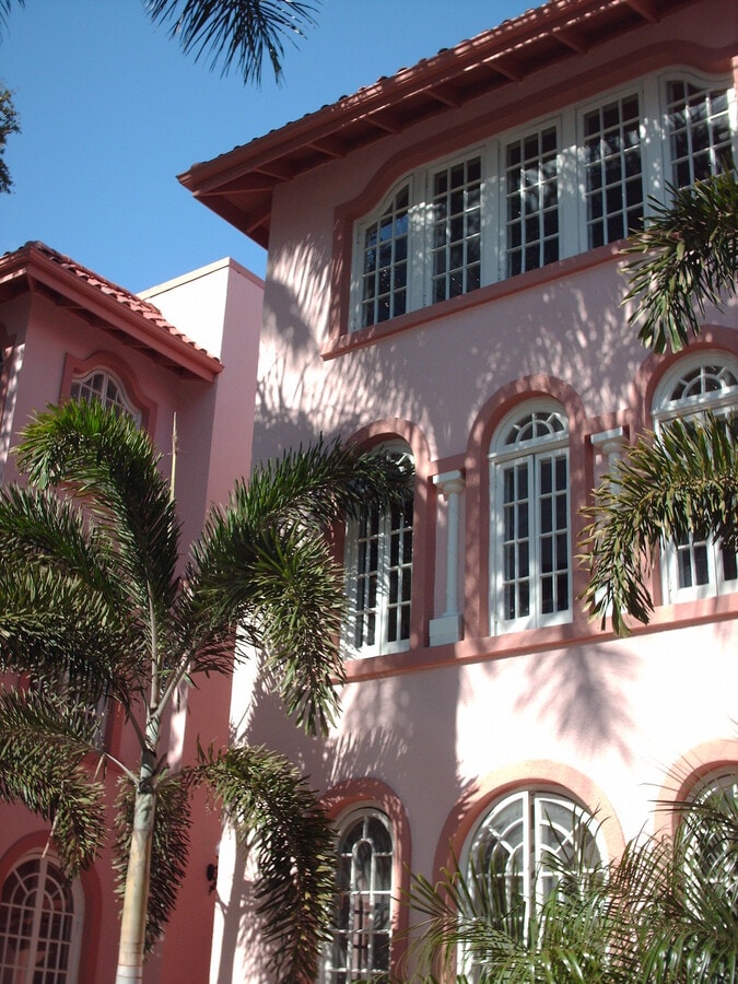 Vista de Palm Avenue - Frances Carlton Apartments