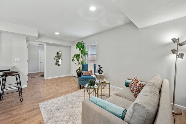 1312 E 52nd St Unit B