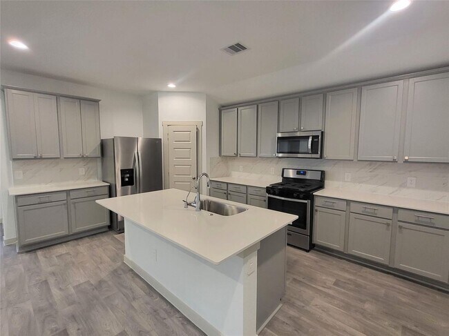 1719 Maclane Ct