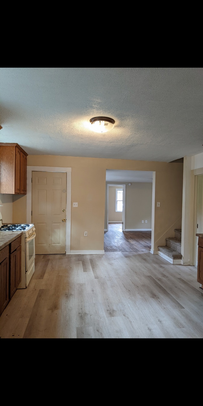 Photo - 231 E 32nd St