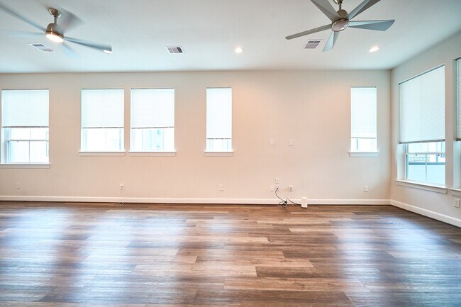 Photo - 2802 Grand Fountains Dr