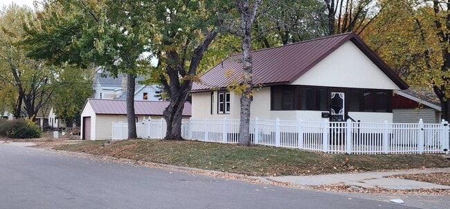 Building Photo - 103 31st Ave N