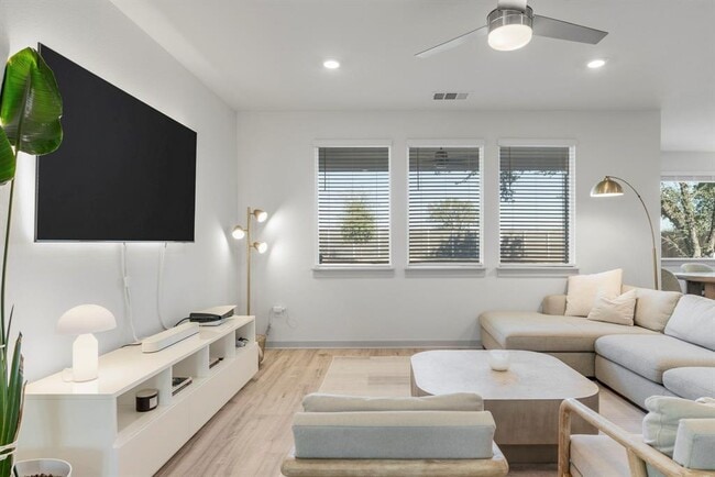 Photo - 217 Cupreata Ln