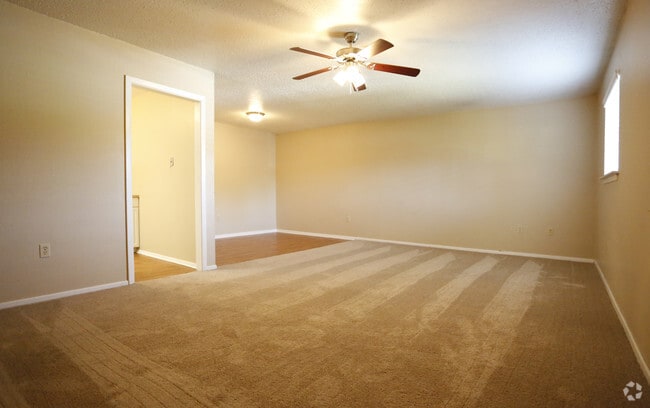 2BR/ 1.5BA -875SF