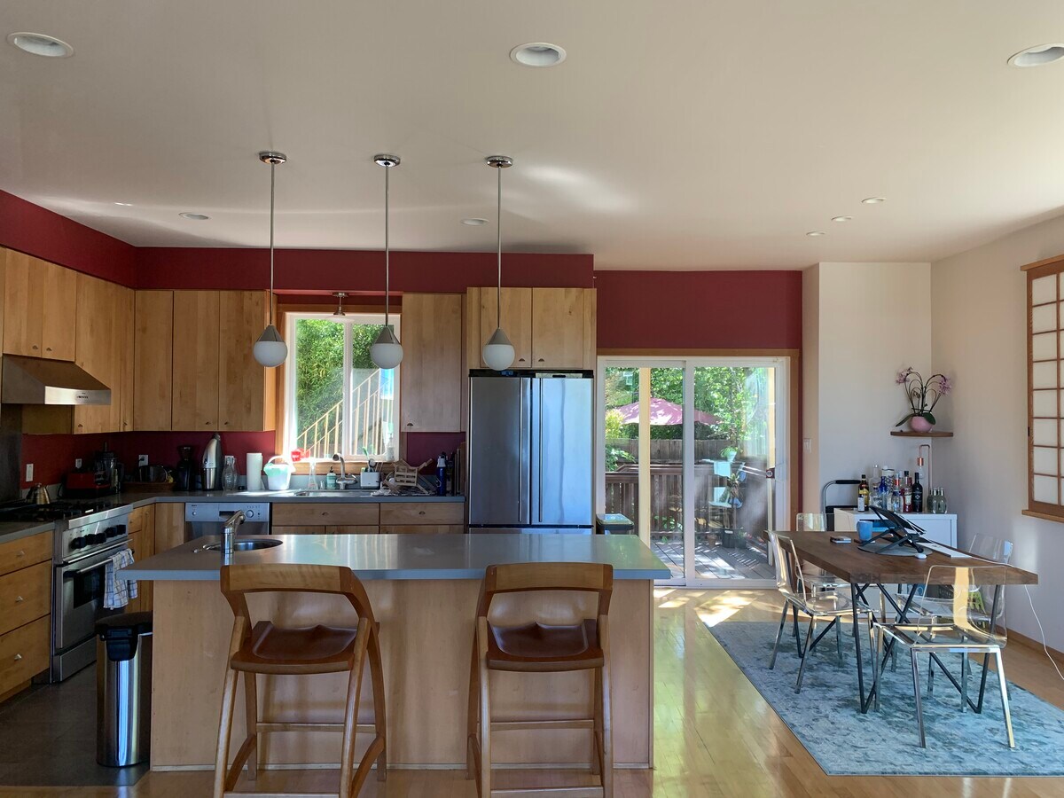 Please contact if interested and I will send you a video and drive of photos. - 1403 Milvia St Townhome