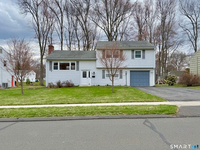 Building Photo - 47 Fuller Dr