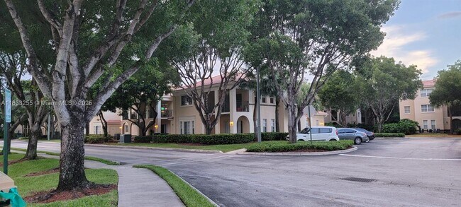 Building Photo - 2494 Centergate Dr Unit 205 Rental