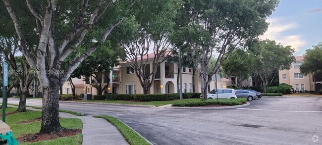 Building Photo - 2494 Centergate Dr Unit 205 Rental