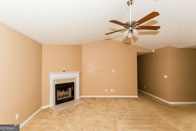 Photo - 159 Livingston Ln