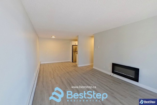 Photo - 10837-10117 117 St NW