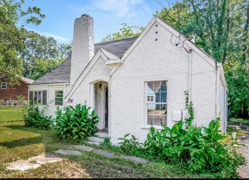 Photo - 204 S Moore Rd